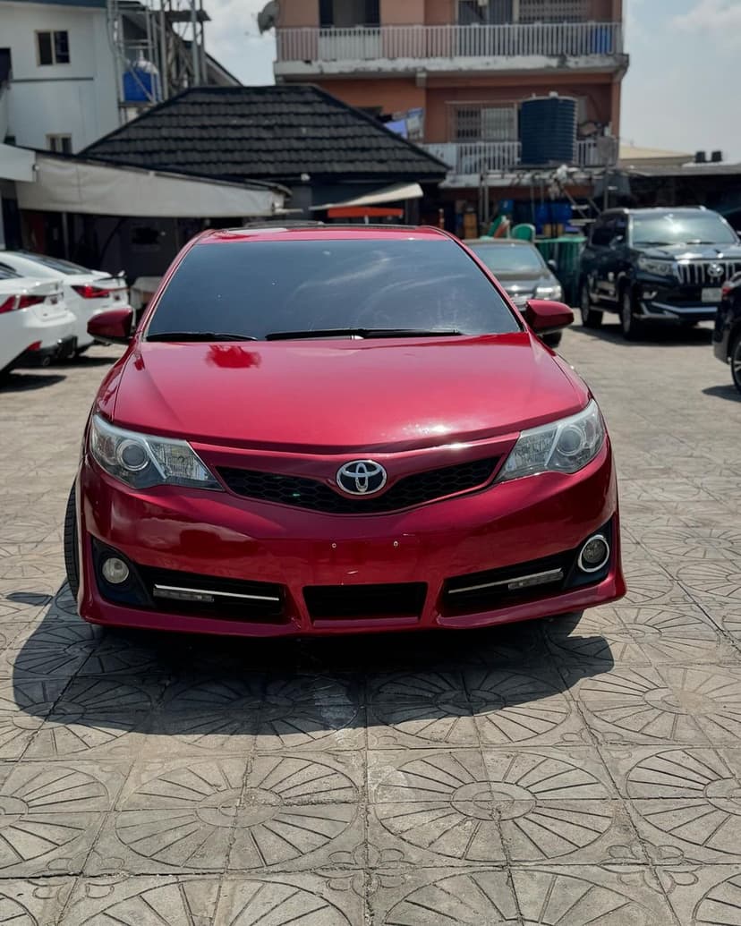  2012 Toyota Camry Sport - image 2