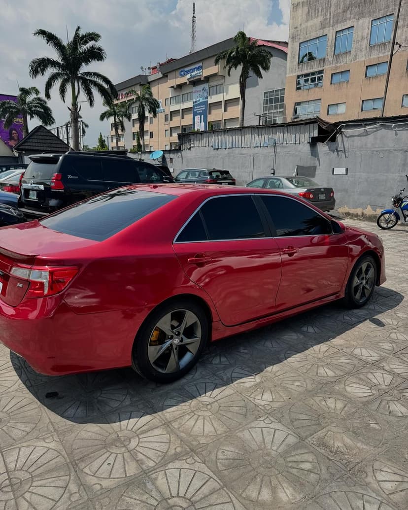  2012 Toyota Camry Sport - image 4