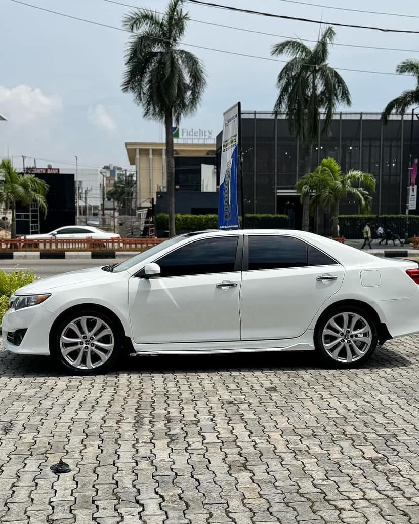 2013 Toyota Camry Sport - image 4