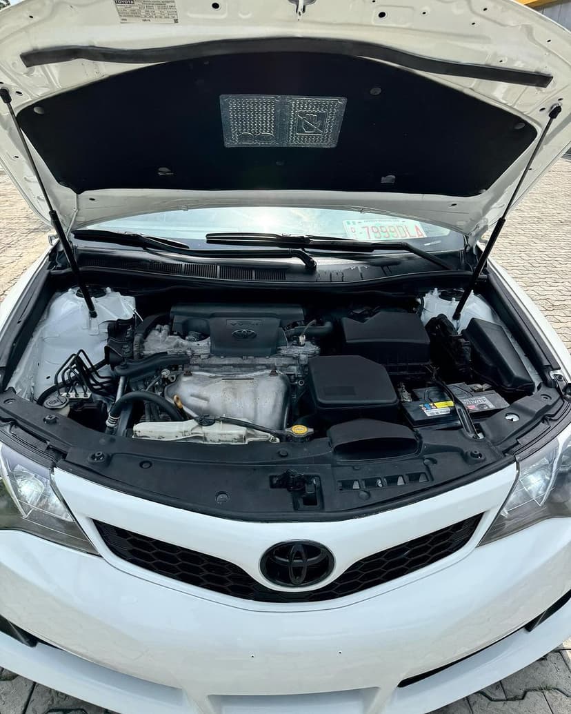 2013 Toyota Camry Sport - image 8