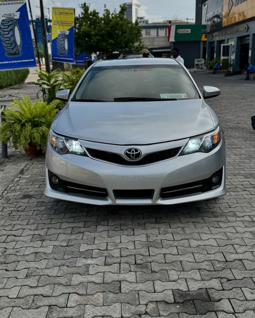 2013 Toyota Camry SE - image 1