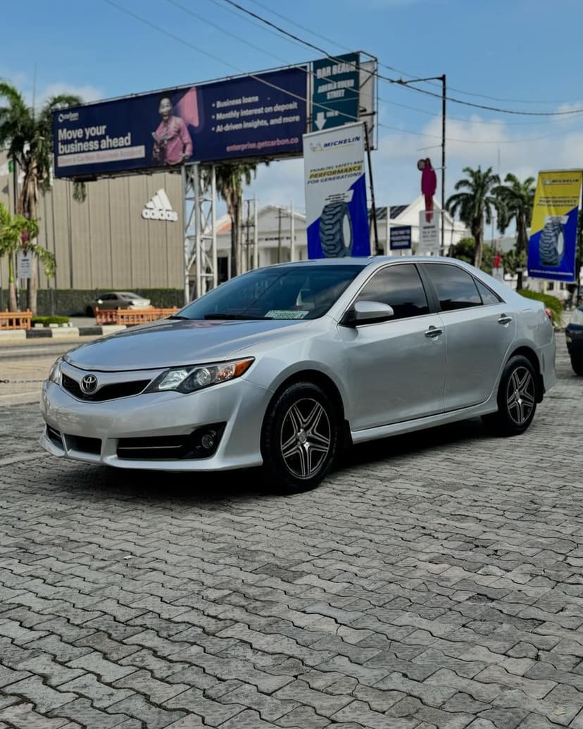 2013 Toyota Camry SE - image 2