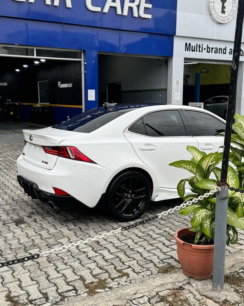 2015 Lexus IS250 F Sport - image 2
